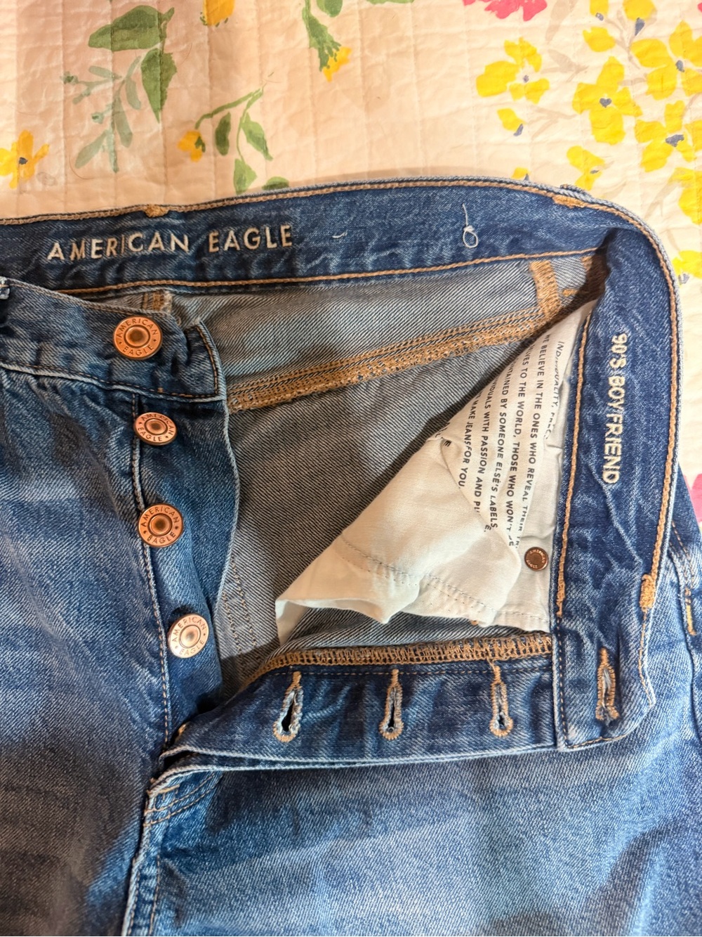 American Eagle Outfitters blue button-fly boyfriend jeans Size 6 Regular